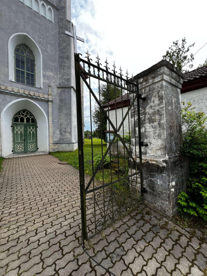 Värava puhastus enne tööd – kaugvaade.