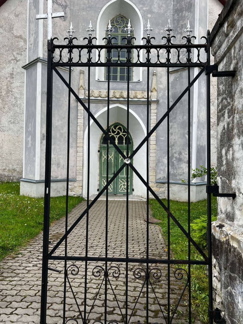 Värava puhastus pärast tööd – kaugvaade.